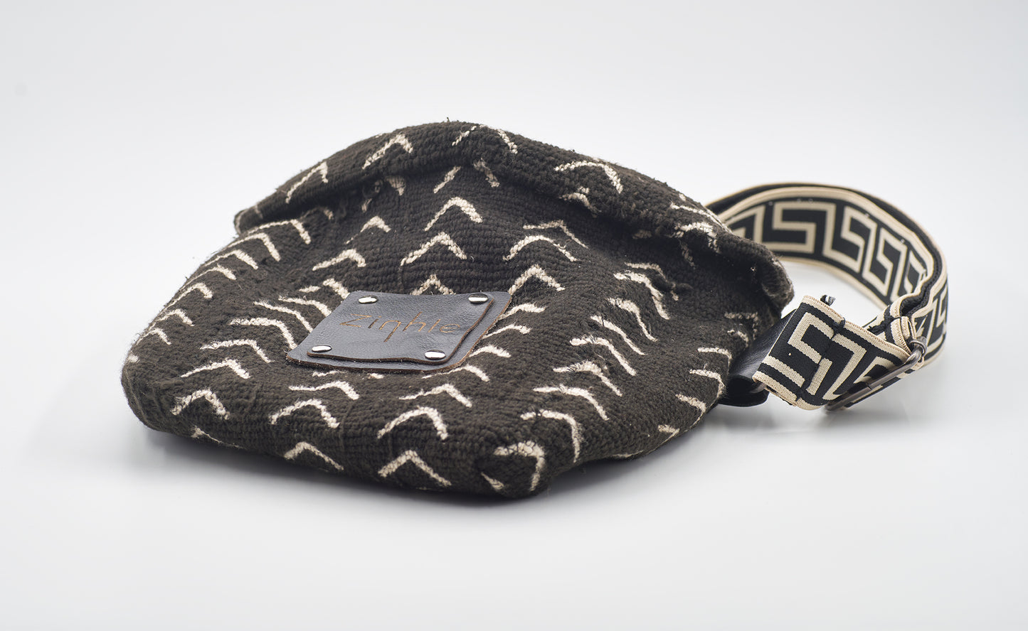 Fini Crossbody
